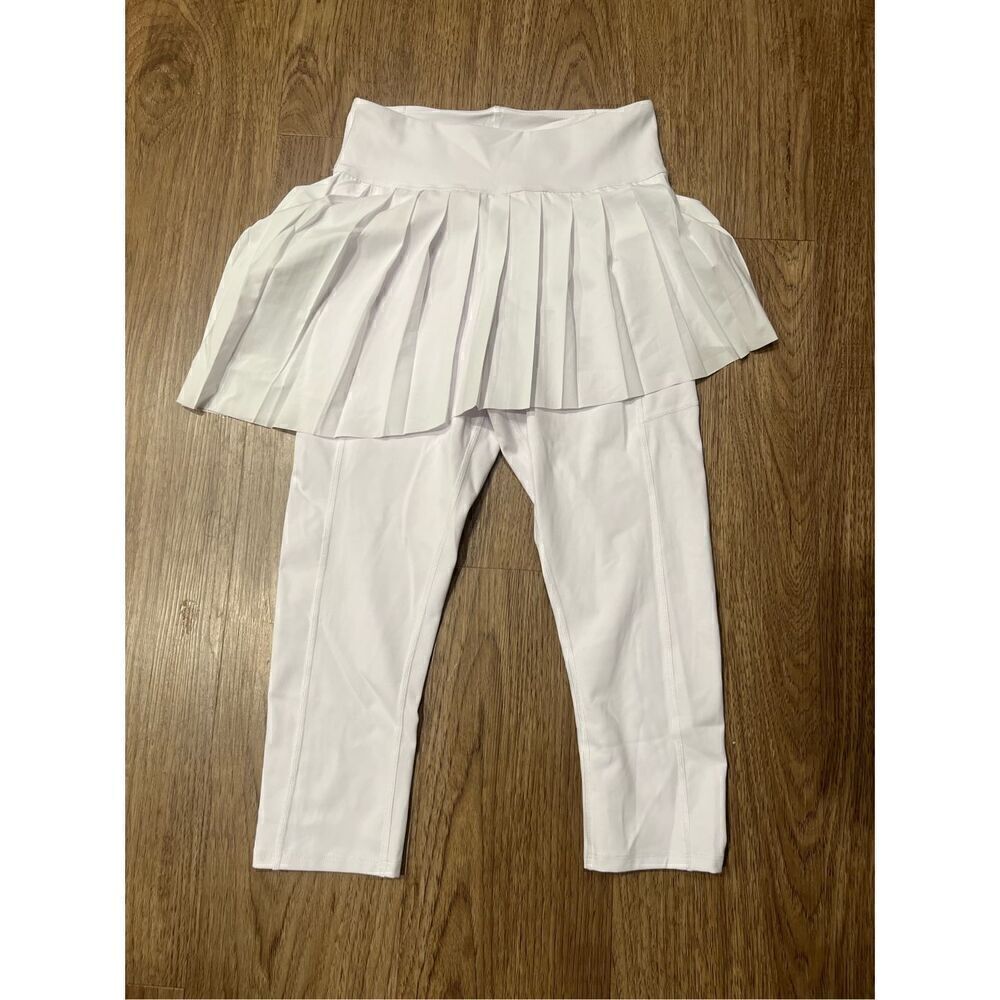 High Waist Tennis Yoga  Pleated Outskirt Capri leggings In white Size S